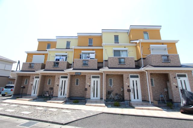 上下階で生活♪戸建て感覚で安価で住めます!